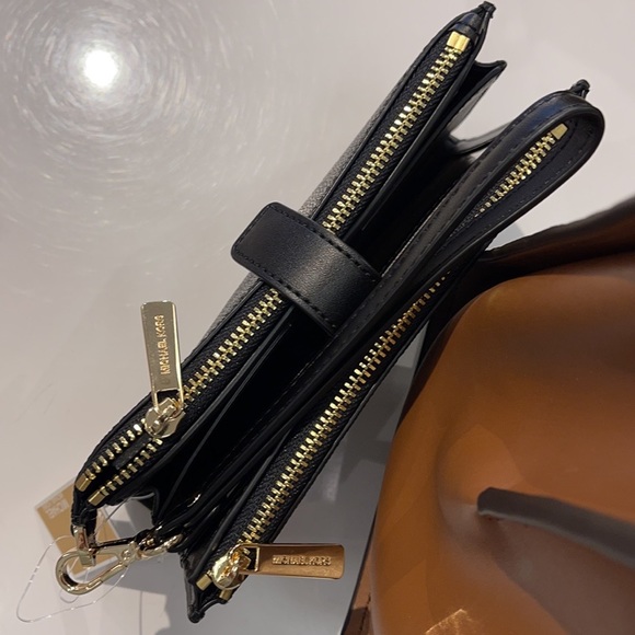 MICHAEL KORS LARGE DOUBLE ZIP WRISTLET WALLET BLK - Picture 16 of 16